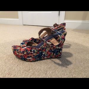 Gap Watercolor Wedges Size 7